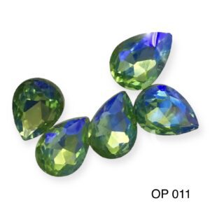 Medium teardrop crystals - 5pcs