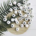 Square silicone alphabet beads letter R