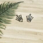 Crown metal pendants 2pcs