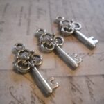 #2 Silver Key Pendant Charms 4pcs