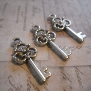 #2 Silver Key Pendant Charms 4pcs
